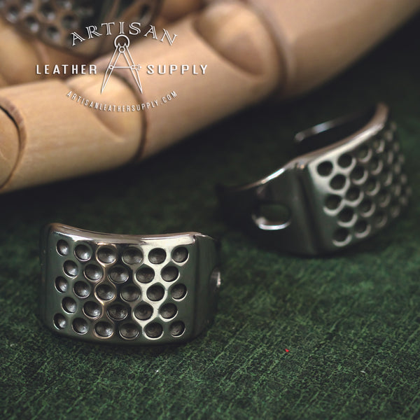 Metal sewing thimble